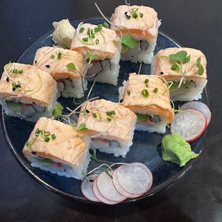 Tokyo Halstrad Salmão Rolls