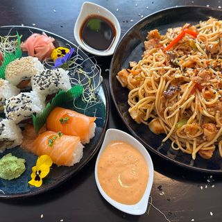 Noodles com 10 Peças Sushi Combo