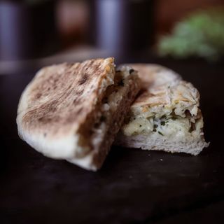 Bolo do Caco com Manteiga e Alho