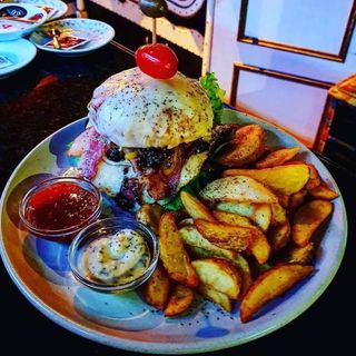 Hambúrguer de Alheira com Queijo das Marinhas