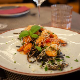 Linguine Nero Gamberoni
