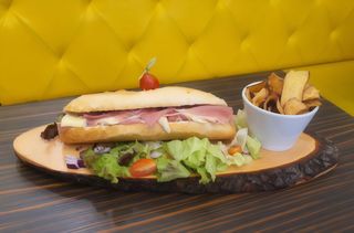 BAGUETE PRESUNTO & BRIE - SMOKED HAM BAGUETTE