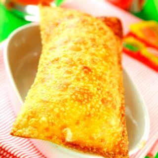 PASTEL DE FRANGO COM QUEIJO