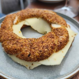 Simit com queijo