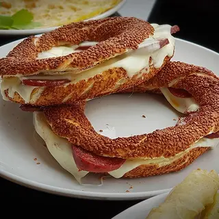 Simit com queijo
