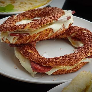 Simit com queijo