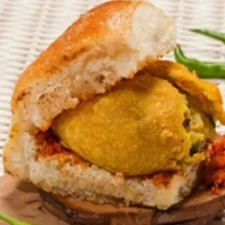 Sechzwan Vadapav