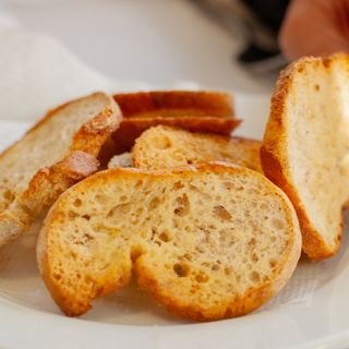 Cesto de Torradas c/manteiga
