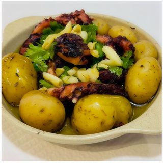 Tentáculo de polvo à lagareiro