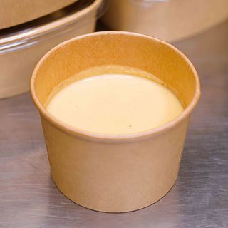 Creme da couve "Rainha" com espargos e avelã