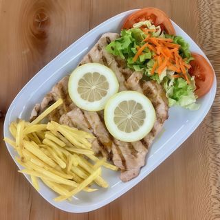 Bife de Peru Grelhado com Batatas Fritas
