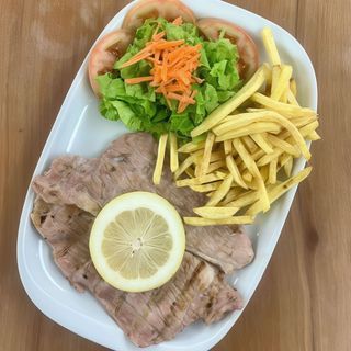 Febras Grelhadas com Batatas Fritas