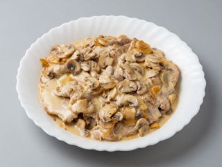 Bifinhos de Peru com Cogumelos e Natas