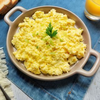 Ovos Mexidos com pão massa mãe