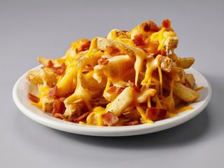 Batata frita com chedder e bacon