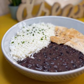 Bife vaca com arroz e feijão preto