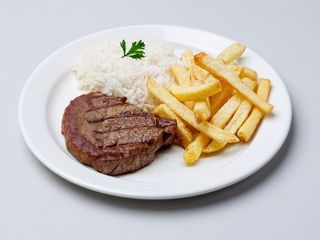Bife de peru, arroz e fritas