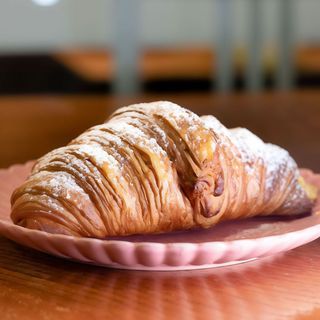 Croissant Salmão e Queijo Curado