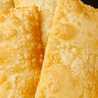 PASTEL DE FRANGO COM QUEIJO