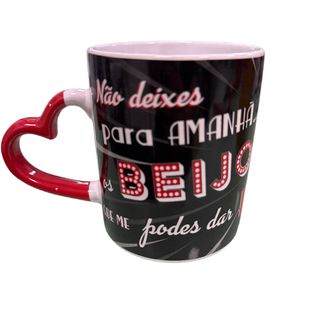 Caneca  " Naõ deixes para amanhã os beijos quer me podes dar hoje"