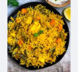 Pulao/Arroz com Vegetais e Frutos Secos