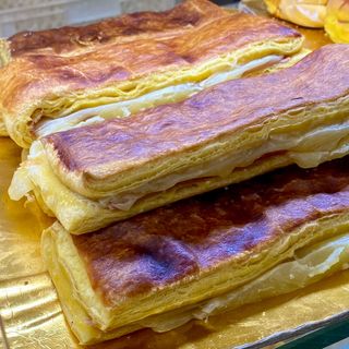 Lanche Misto Folhado + Iced Tea