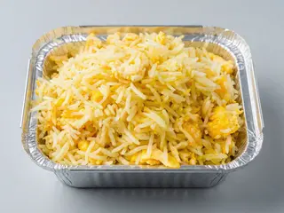 Arroz salteado com ovo ( egg fried rice )