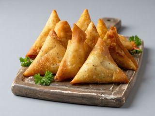 Samosa de Legumes (1 peca) vegetable samosa 1 p