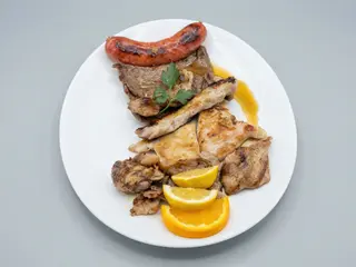 CACHAÇO NO FORNO C/BATATA E MIGAS