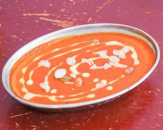 Frango Tikka com Saladas