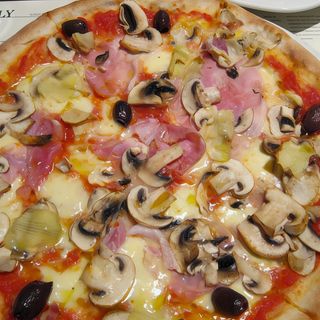 Pizza Capricciosa Média