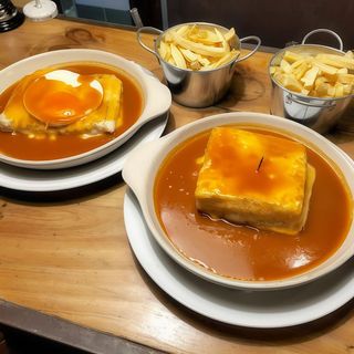 Menu 2 Francesinhas de Lombo de Porco + bebida Grande 