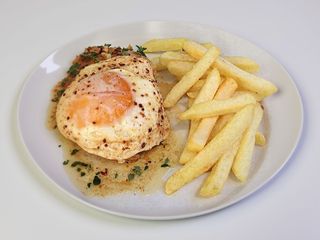 Bitoque de frango com batata frita 