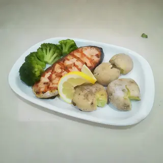 Salmão Grelhado com Molho de Manteiga Dose