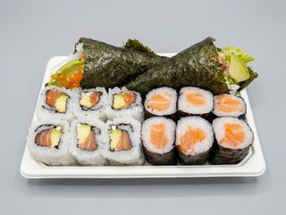 A22 - Temaki de Salmao, Rolo de Salmao e California de Salmao com Abacate (14 un.)
