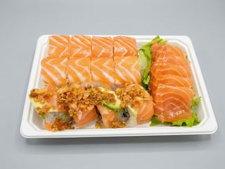A31 - California de Abacate com Queijo Creme, California de Gambas Panadas com Queijo Creme e Salmao, Sashimi de Salmao (17 un.)