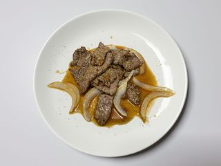 Caixa de Carne de Vaca Salteada com Cebola