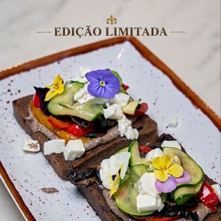 Open Sandwich Mix de Legumes e Queijo Fresco - Edição Limitada