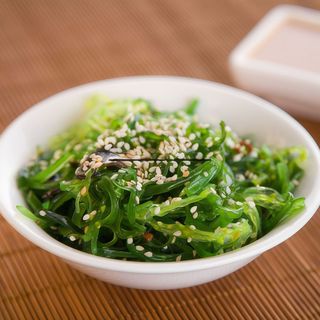 SALADA WAKAME