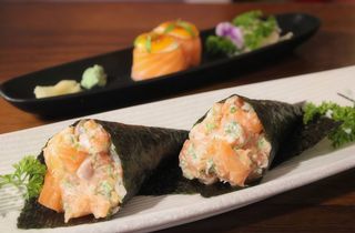 Temaki de Salmão e Philadelphia