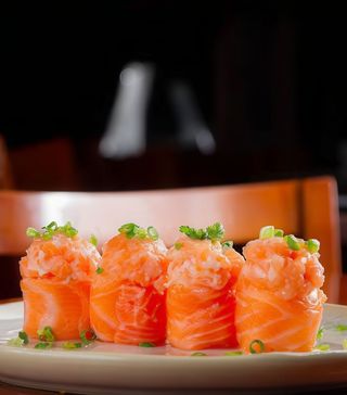 Gunkan Salmão C/ Alho Francês e Philadelphia