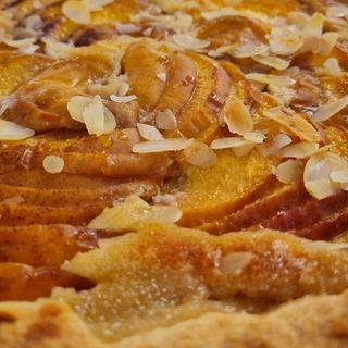 Tarte de nectarina e amêndoa