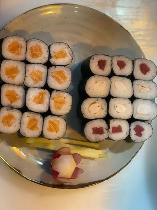 A12 Maki Salmão, Camarão e Atum 