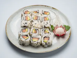 A10 Uramaki Salmão 