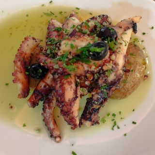 Polvo à Lagareiro - Octopus in Olive Oil