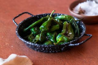 Pimentos Padrón com Broa Frita