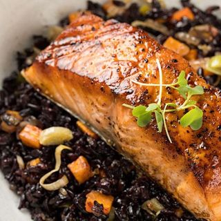 Arroz Nero de Salmão Fumado