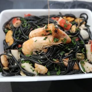 Linguine Nero de Marisco + Sopa + Sobremesa