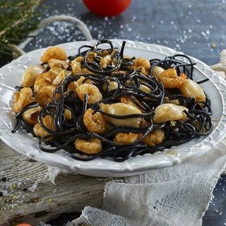 Linguine Nero de Lulas & Camarão