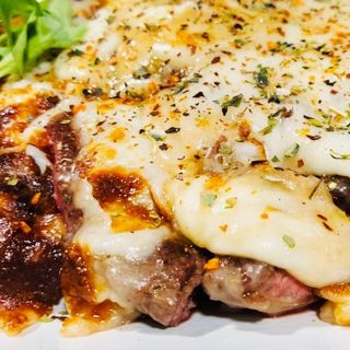 Posta de Vitela Gratinada ao Alho + Mexilhão à Bulhão Pato + Verde Ponte de Lima + 2 Delta Q